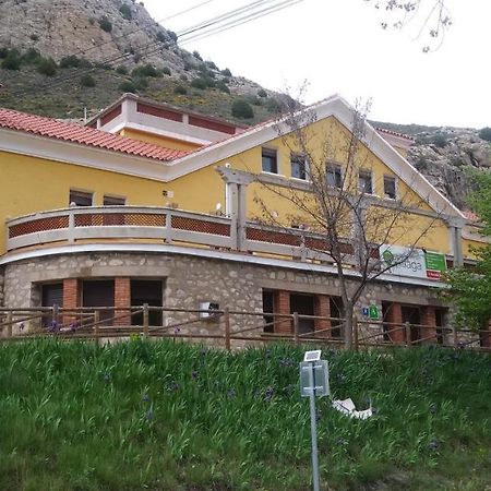 Albergue Santa Barbara Aliaga ภายนอก รูปภาพ